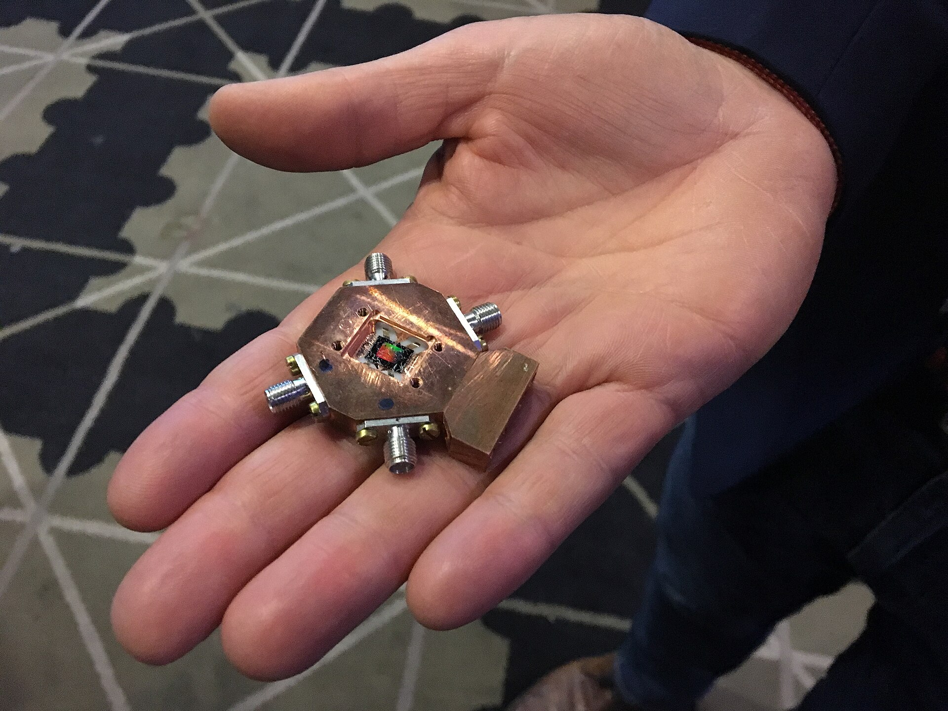 Quantum computing hardware, the technology that threatens today's public-key cryptography